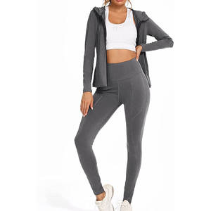 ชุดวอร์มผู้หญิงแบบมีฮู้ด แขนสั้น สีพื้น ทรงปกติ ผ้าโพลีเอสเตอร์ 100% เหมาะสำหรับออกกำลังกายและสวมใส่ลำลองในชีวิตประจำวัน - Product Image 1