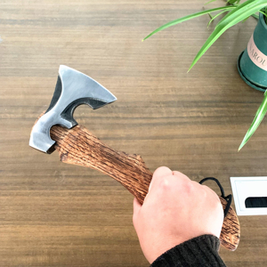 Hache à main industrielle mini portable ergonomique avec manche en bois, coupe-pizza, lame en acier forgé (9 lames) et étui en cuir - Product Image 2