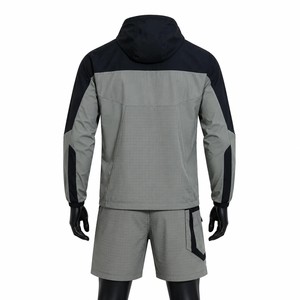 Conjunto de cortavientos con capucha y bloques de color gris y negro, con cremallera de cuarto y pantalones cortos, transpirable, personalizado - Product Image 2