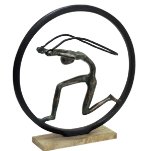 Sculpture abstraite d'archer agenouillé en aluminium, finition bronze et verte |   Décoration artistique figurative moderne sur base en bois de manguier - Product Image 1