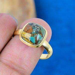 Anillo de Piedra Preciosa de Turquesa Natural en Forma de Cojín, Hecho a Mano, con Baño de Oro de 18k sobre Plata de Ley 925 - Product Image 3