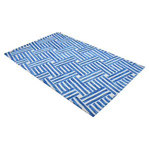 Tapis géométrique bleu tufté à la main – Tapis en laine à motif abstrait moderne avec design rayé contemporain - Product Image 2