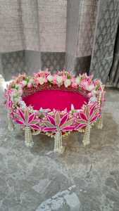 Columpio decorativo Gopal Jhula hecho a mano con diseño de loto, perlas y flores para el hogar, el templo y Janmashtami. - Product Image 3