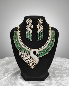 Conjunto de Joyería de Latón con Diseño de Pavo Real, Chapado en Oro, Collar y Aretes con Piedra Verde, Estilo Étnico para Bodas y Fiestas - Product Image 1