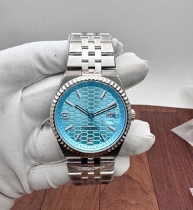 Montre de sport pour homme en acier inoxydable, 42 mm, cadran hexagonal bleu, cristal saphir, mouvement à quartz analogique, résistante à l'eau 10 bars - Product Image 2