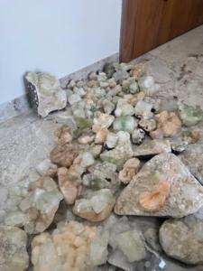 Cristal de Apofilita Verde Claro Natural |   Espécimen Mineral Premium para Colección y Decoración del Hogar - Product Image 1