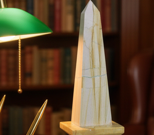 Reloj de Escritorio de Lujo con Obelisco de Jaspe - Reloj de Torre de Piedra Natural Hecho a Mano para Decoración Elegante de Oficina y Regalo Ejecutivo - Product Image 2