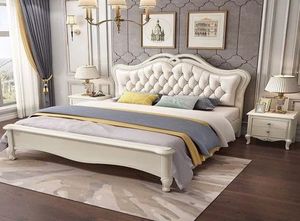 เตียงคิงไซส์ Advika Modern Tufted หุ้มหนัง PU พร้อมตกแต่งด้วยสีทอง ชุดเฟอร์นิเจอร์ห้องนอนสไตล์ร่วมสมัย - Product Image 2