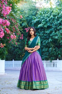 LooknBook Ensemble Lehenga Choli Kanchipuram multicolore pour femme, avec chemisier et dupatta, séchage rapide, idéal pour Diwali et les bals de promo - Product Image 2