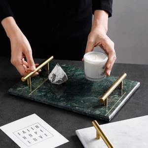 Plateau de service en marbre vert, nouveau design tendance, plateaux de qualité supérieure, vente en gros, plateau de service en marbre avec poignée en laiton, prix bas - Product Image 1