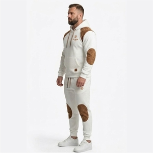Chándal de punto gofrado texturizado premium para hombre con detalles de gamuza - Product Image 5