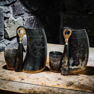 Jarra de cuerno estilo vikingo tallada a mano con abridor de botellas y vaso de chupito a precio económico - Product Image 6