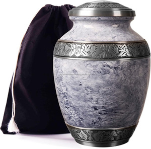 Urne funéraire en métal pour cendres d'adultes, finition artisanale - Product Image 2