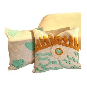 Housse de coussin décorative bohème brodée avec motif cœur et soleil, carrée, en lin et coton, lavable - Product Image 1