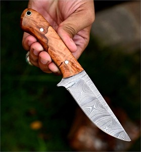 Couteau à lame fixe en acier Damas OEM, pointe tombante, lame droite, manche en bois d'olivier, pour camping, survie, chasse, conception ergonomique à lame pleine - Product Image 1