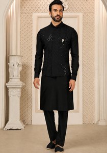 Ensemble Kurta et pantalon en soie romaine pour homme avec veste Koti ornée de sequins – Tenue raffinée pour mariages et fêtes - Product Image 1