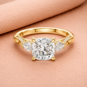 Bague de fiançailles de luxe en or massif 14K plaqué rhodium, diamant taille coussin certifié IGI, pierres latérales en forme de poire, style vintage pavé, pour mariée - Product Image 3