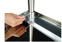 Kliniek 36X24 Inch Roestvrijstalen Werktafel Gepolijste Afwerking 300 Kg/m Laadvermogen Stabiel Instelbaar Ontwerp 1 Commercieel