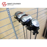 Support de clubs de golf d'intérieur Swift Courser en métal noir/blanc pour mur à lattes, avec bras incliné, pour promotion et exposition en magasin