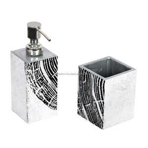 Juego de Baño de Resina Pintado a Mano por Diseñador, Modelo Love, Impermeable, Organizador 4 en 1 para Baños Modernos y para Regalo - Product Image 1