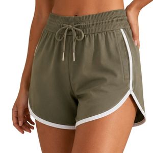 Shorts de sport pour femmes vert olive avec bordure blanche, taille élastique, cordon de serrage, poche latérale, pour la course à pied, la gym, l'entraînement, vêtements de sport - Product Image 1