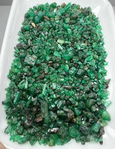 Lot de pierres brutes d'émeraude verte de qualité supérieure provenant de Panjsher, Afghanistan, pierres précieuses naturelles non traitées pour la fabrication de bijoux - Product Image 2