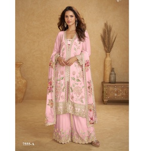 Traje Salwar Chinon Real de Diseñador Gulkayra Inayat en Oferta, con Bordado de Lentejuelas y Trabajo de Espejo Hecho a Mano para Bodas - Product Image 1
