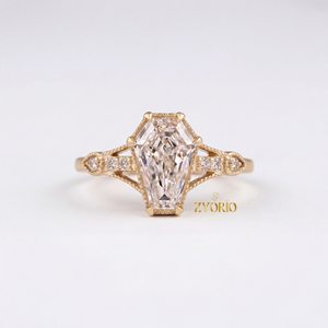 Bague élégante en argent plaqué, sertie de diamants de laboratoire taillés en cercueil, style Art Déco, look vintage, bijoux de mariée, pour demande en mariage ou soirée - Product Image 5