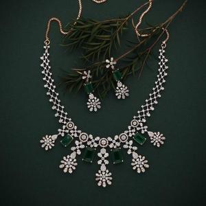 AMBER JEWELS Gargantilla de Moissanita con Corte Esmeralda en Plata 925 Bañada en Plata Rosa, Diseño Floral, Lujosa, Unisex, para Boda - Product Image 1