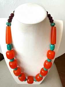 สร้อยคอประดับลูกปัดเรซิ่นสีคอรัลทรงกลม รุ่น BH-1381 จาก B.H CRAFTS เครื่องประดับแฟชั่นสำหรับทุกเพศทุกวัย ดีไซน์โดดเด่น ได้รับการรับรองจาก IGI เหมาะสำหรับใส่ไปงานปาร์ตี้ - Product Image 6