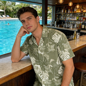 Camicia da uomo con stampa di foglie di Monstera tropicale, vestibilità ampia, in tessuto simile al Tencel, comoda per la spiaggia. - Product Image 1