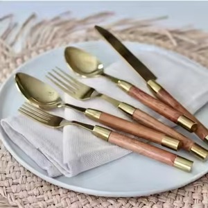 Ensemble de couverts de luxe en métal avec manche en bois, ustensiles de cuisine élégants en acier inoxydable (cuillère, fourchette, couteau) - Product Image 6