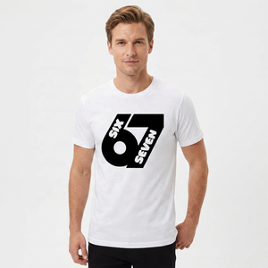 เสื้อยืดแขนสั้นสีขาวสำหรับผู้ชายซิกซ์เซเว่นพร้อมโลโก้ 67 สีดำพิมพ์ลายด้านหน้าลำลองคอกลมผ้าฝ้ายทรงพอดีตัว - Product Image 4