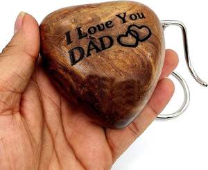 Urna conmemorativa de madera en forma de corazón grabada con mensaje de amor para papá, recuerdo con soporte. - Product Image 5