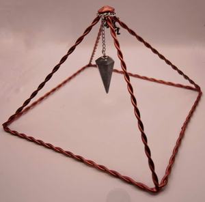 Pirámide de Cobre Puro de 4 Pulgadas para Sanación Espiritual, Generador de Energía para Salas de Meditación, Decoración del Hogar y Equilibrio Vastu - Product Image 2