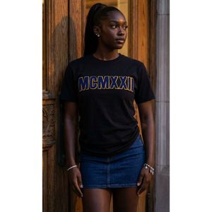 T-shirt personnalisé avec chiffres romains 1922, unisexe, imprimé graphique vintage, manches courtes, col rond, tee-shirt décontracté, streetwear, vêtements de mode - Product Image 1