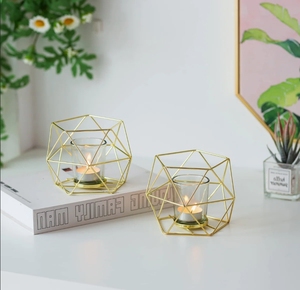 Support de bougie chauffe-plat géométrique en fil d'or fait main, écologique, avec insert en verre, centre de table pour la maison, vente en gros - Product Image 1