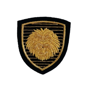 Écusson brodé de luxe en or massif, fait main sur mesure, motif Couronne Lyre, en fil métallique, pour blazer, production OEM - Product Image 1