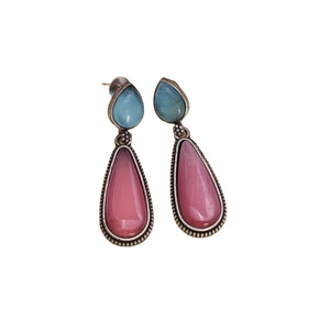 Pendientes Colgantes de Latón Oxidado Plateado con Turquesa Corte Pera y Perla de Imitación con Engaste de Bisel para Mujer, Regalo Clásico y Tradicional - Product Image 1