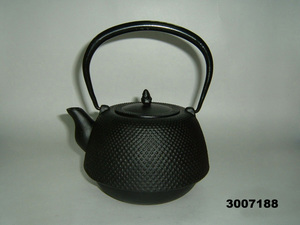 Tetera Japonesa de Hierro Fundido para Estufa, con Interior Esmaltado, Infusor, Tradicional, Negra, para Servir Té en Casa - Product Image 1