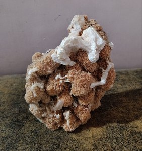 Piedra Decorativa de Zeolita Naranja Natural, Apofilita de las Minas de Maharashtra, Forma Libre, Pieza Muy Única y Hermosa - Product Image 1
