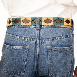 Cinturón de Cuero de Grano Completo Personalizado para Hombre/Mujer, Diseño de Moda, Bordado a Mano con Aguja, Hebilla de Metal Resistente y Transpirable, OEM - Product Image 3