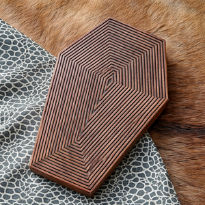 Carnet en cuir vintage style cercueil - Journal à thème horrifique gaufré avec fermoir en laiton et papier de coton non ligné pour le croquis - Product Image 2