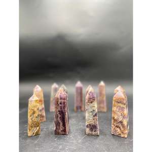 Tour de calcite violette polie de 9 cm, pointe de cristal naturel à bandes, décoration de la maison, décorations en cristal - Product Image 1