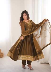 Vestido kurta tradicional de seda hasta el suelo, de secado rápido, corte holgado, para fiestas, bodas, Diwali, informal, para todas las estaciones, para mujer. - Product Image 3