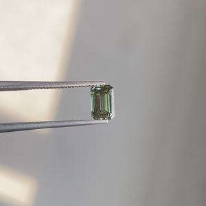 Diamante verde de 0.65 quilates, corte esmeralda, cultivado en laboratorio, para la elaboración de colgantes, color elegante, ecológico, proveedor de diamantes sueltos para joyería. - Product Image 3