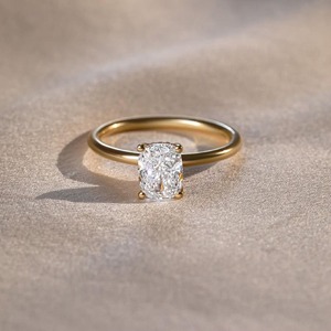 Bague en or jaune 14 carats avec diamant de laboratoire taille coussin allongée de 2,20 carats, sertie de pavés, halo caché, pour fiançailles, mariage ou anniversaire - Product Image 2