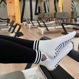 Calcetines Deportivos Heart Grip, Antideslizantes, de Algodón Elástico, Transpirables, Cómodos, para Yoga, Pilates, Fitness, Modernos, para Entrenamiento en Interiores - Product Image 6