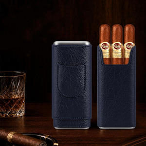 Estuche de viaje premium para cigarros de cuero con cortador integrado y construcción de lujo para un almacenamiento seguro. - Product Image 1