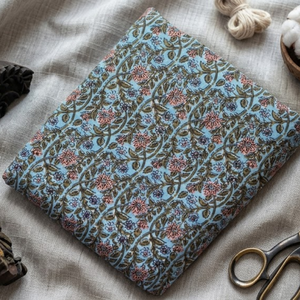 Tela de Algodón con Estampado de Enredaderas Florales, Color Azul Claro, Estampado a Mano, Tela Suave y Ligera para Confección de Kurtis y Vestidos - Product Image 6